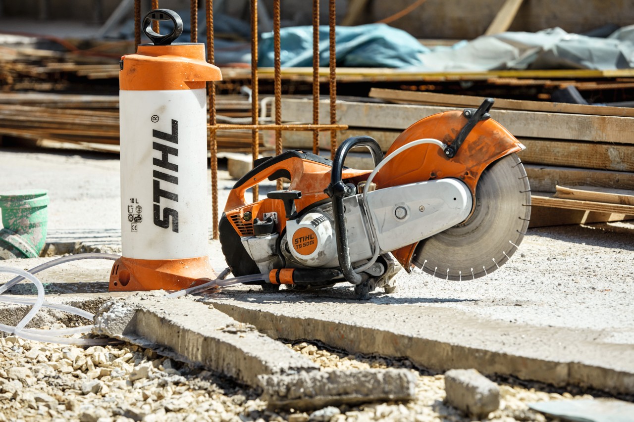 Tronzadora de gasolina STIHL TS 500i en una obra
