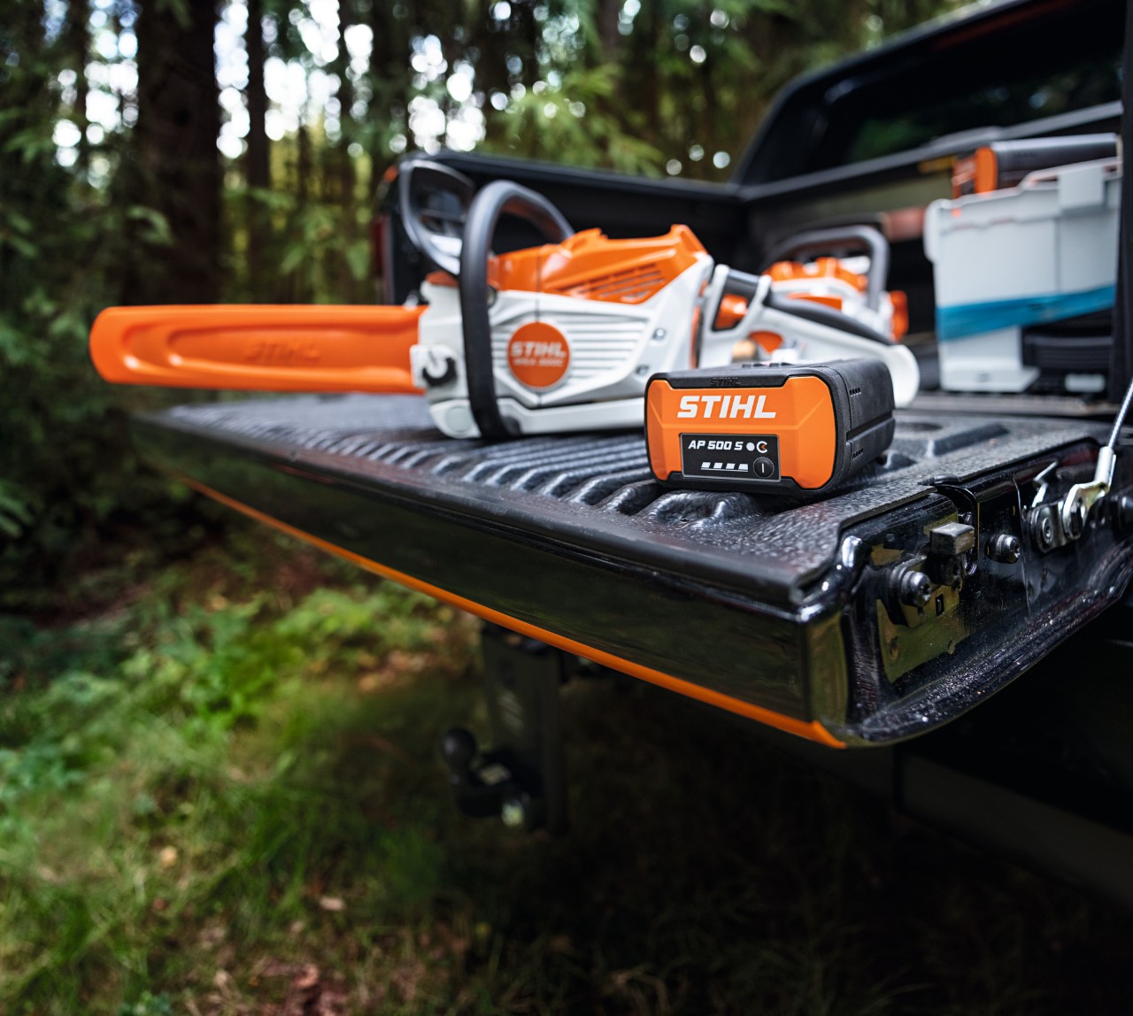 Batería de iones de litio STIHL AP 500 S y motosierra de batería STIHL MSA 300